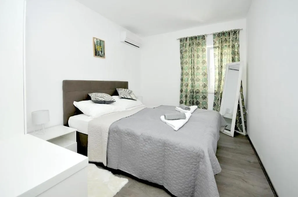 Villa Carolina Trogir 0*,  Croatia